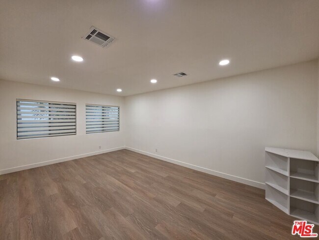 Building Photo - 1421 Greenfield Ave