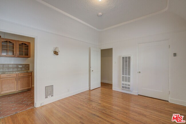 Building Photo - 4427 Finley Ave