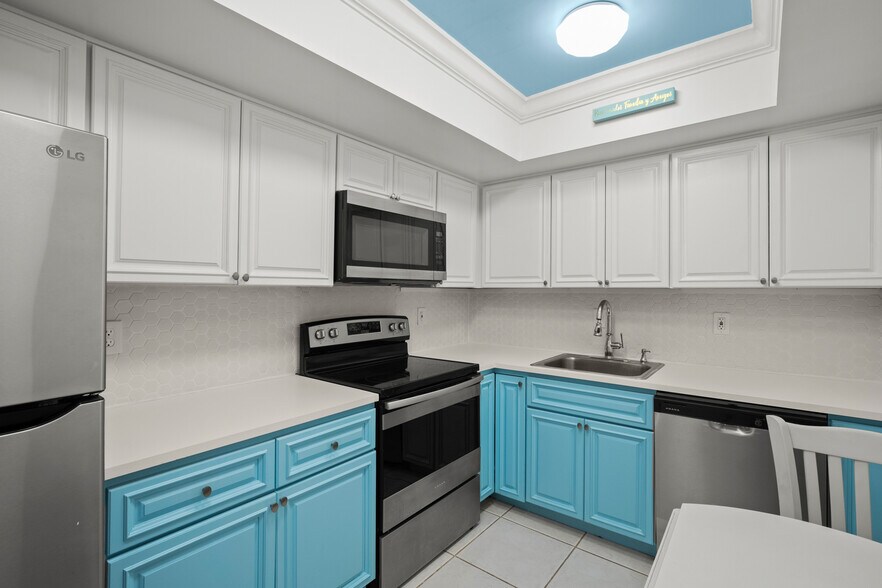 Building Photo - 223 Columbia Dr