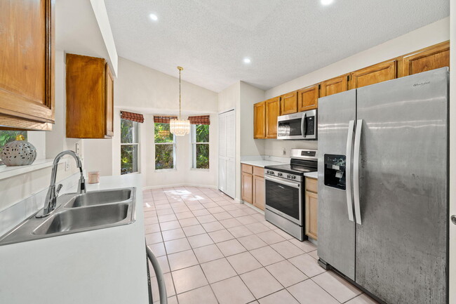 Building Photo - 300 Hammocks Trail