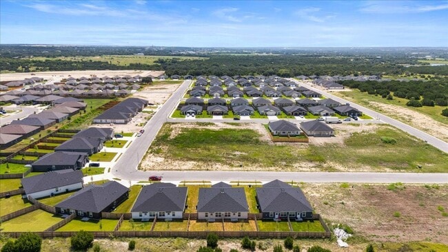 Building Photo - 911 Sevenleaf Ln