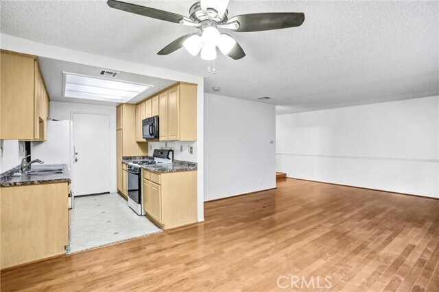 Building Photo - 1110 Strawberry Ln