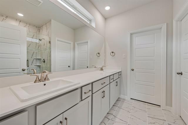 Building Photo - 3404 Riverlawn Dr