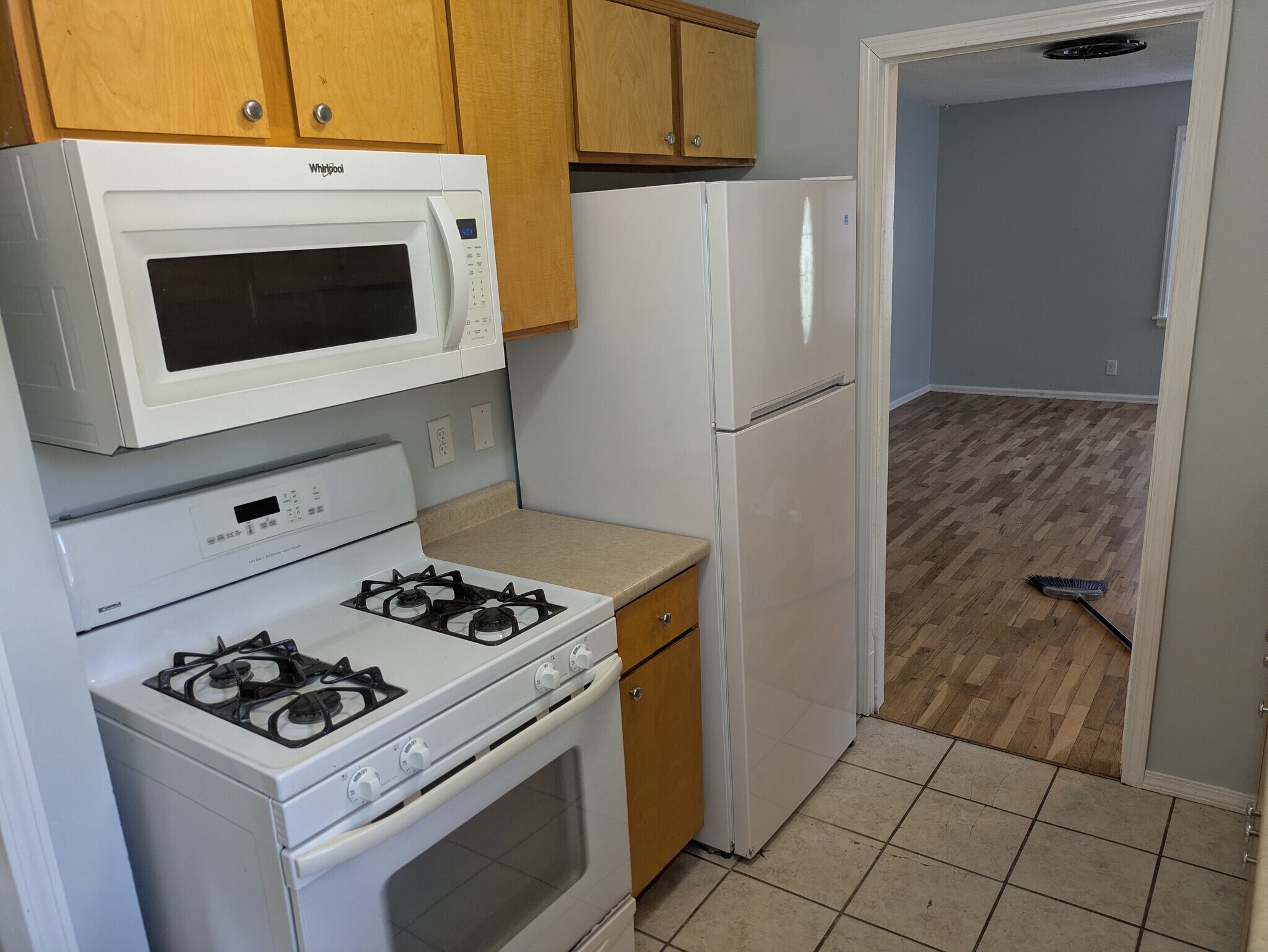 Kitchen - 127 pleasant Ave