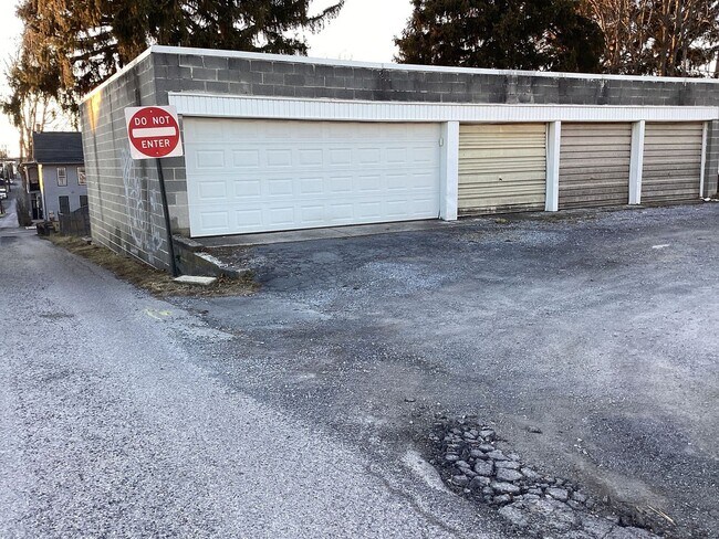 Building Photo - 23 N Grant St