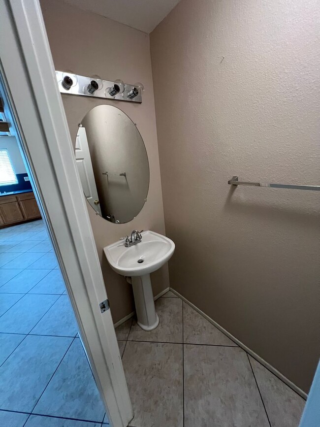 Building Photo - Spacious 3-Bedroom Home with Loft, 3-Car Garage & Large Backyard in Desirable South Loma Linda