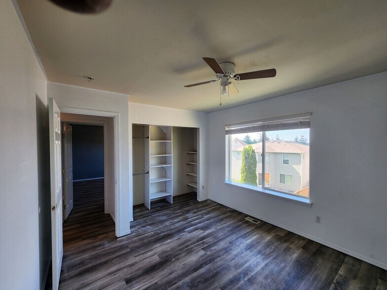 Building Photo - 2189 SW Grebe Way