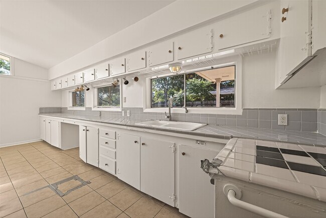 Building Photo - 6426 Mobud Dr