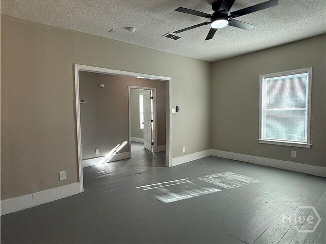 Building Photo - 728 W 39th St