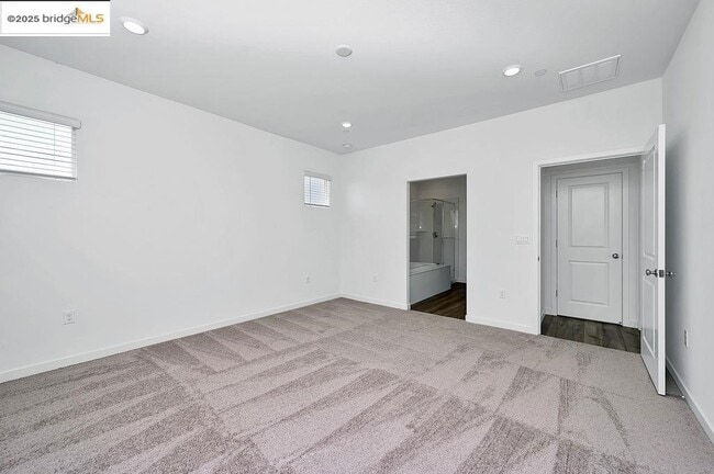 Building Photo - 354 Astilbe St