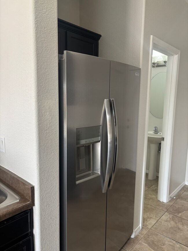 Building Photo - Available NOW!!! Beautiful 3 Bedroom Home ...