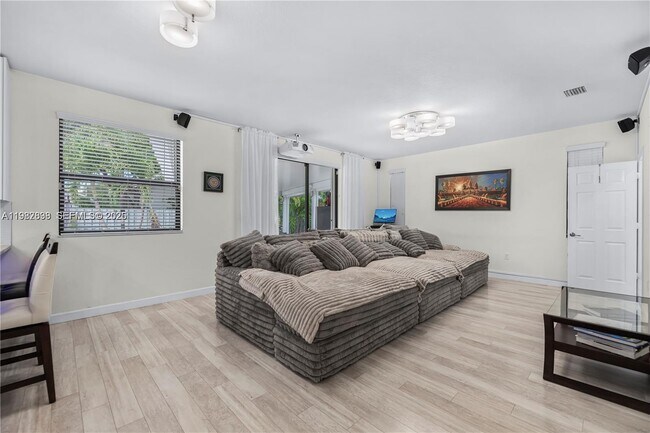 Building Photo - 3461 SE 1st St