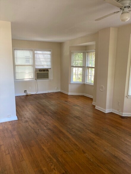 Living Room - 1139 Bay St NE