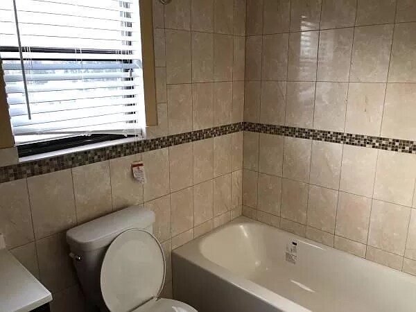 Building Photo - 311 N Oaks Blvd