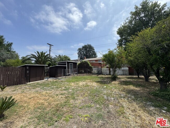 Building Photo - 8936 Balboa Blvd