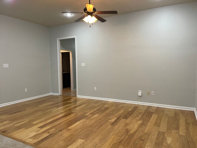 Building Photo - Berkshire Beauty