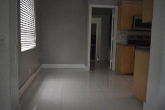 Building Photo - 896 SW 64th Terrace