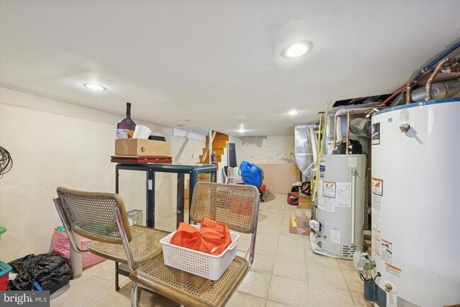 Building Photo - 341 Dickinson St