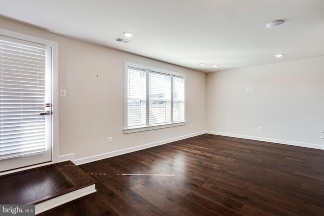 Building Photo - 43469 Grandmoore St