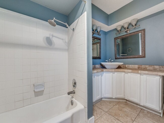 Building Photo - Modern 1-Bed Apartment in Inwood & Lemmon ...