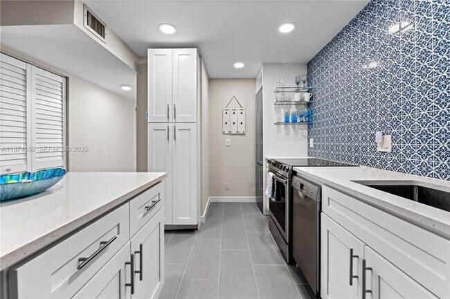 Building Photo - 812 Sky Pine Way