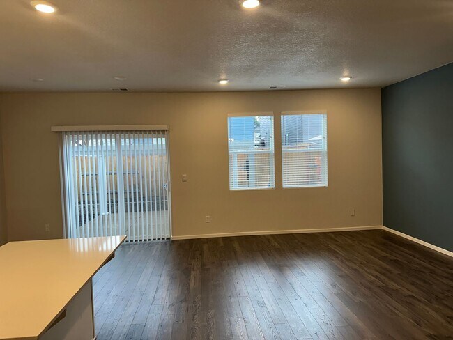 Building Photo - Newer 4 bedroom 2.5 bathroom house! AVAILA...