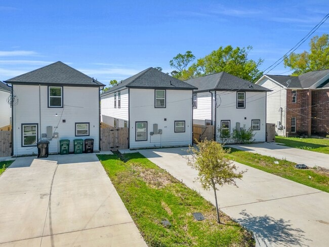 Building Photo - 8124 Sterlingshire St