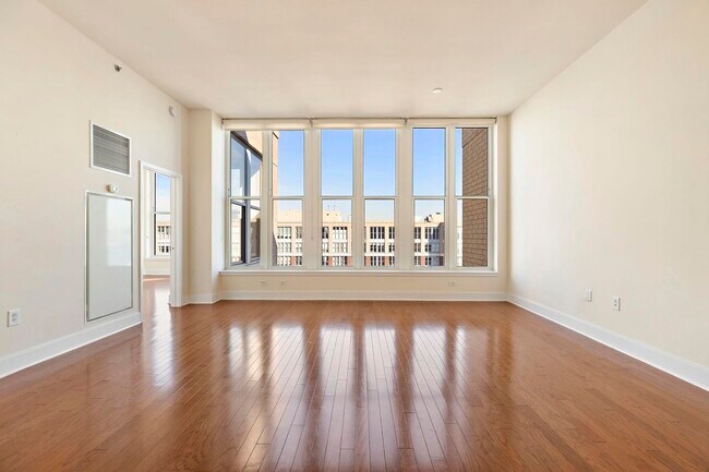 Building Photo - 1125 Maxwell Ln