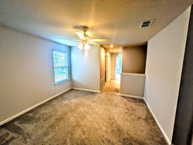 Building Photo - Annual UNfurnished NEW 4/ 2 1/2 home off S...