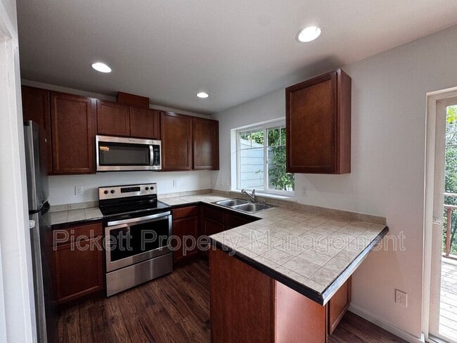 Building Photo - 1220 Audrey Ave