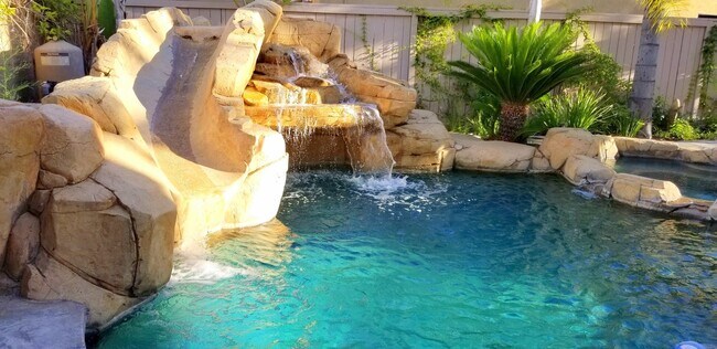 Building Photo - Solar/Pool/Spa/Water fall BBQ outdoor Pizz...