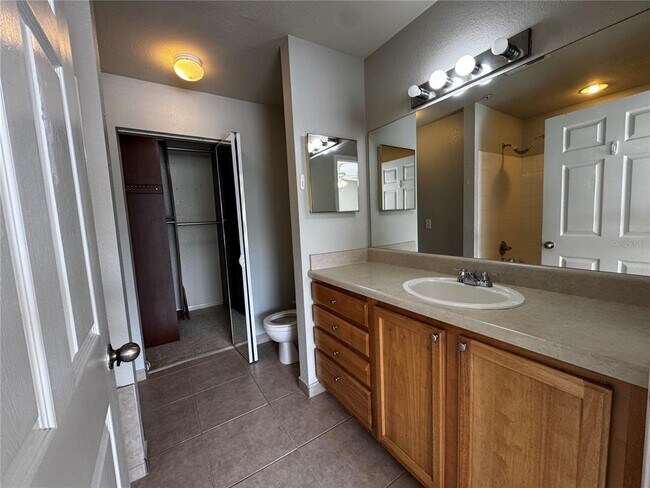 Building Photo - 9141 Lee Vista Blvd