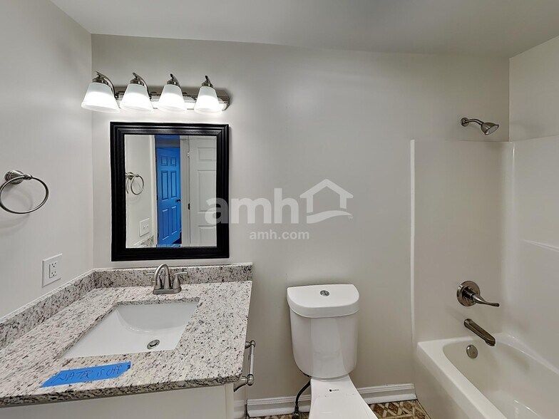 Building Photo - 1205 Chapmans Retreat Dr