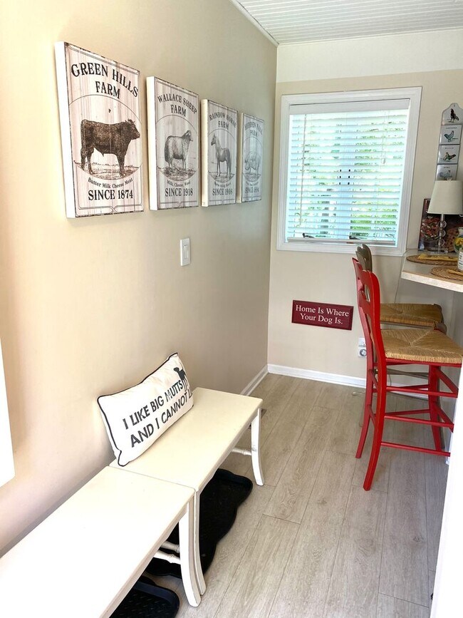 Building Photo - Home on East Bay – Impeccably Furnished Off-Season Retreat