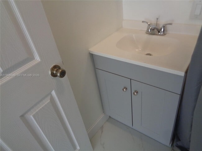 Building Photo - 2060 SE 14th St