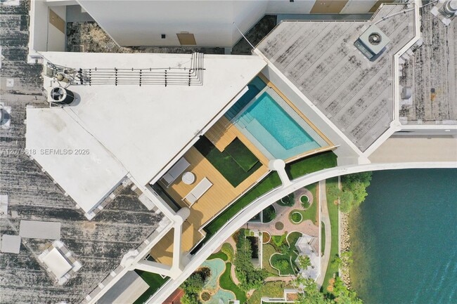 Building Photo - 4000 Island Blvd