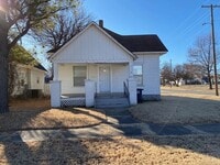 Building Photo - 1123 W Maple Ave