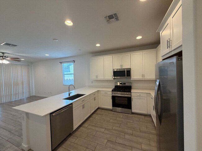 Building Photo - 36375 W Leonessa Ave