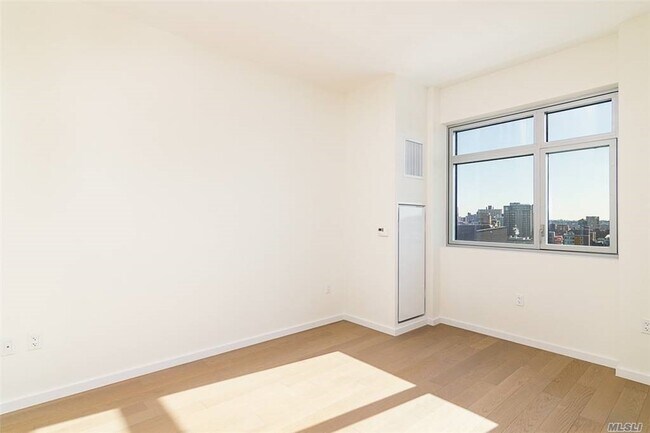 Building Photo - 133-27 39th Ave
