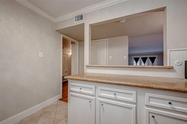 Building Photo - 12967 Trail Hollow Dr