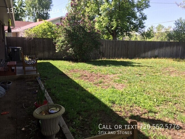 Building Photo - 1361 S Magnolia Way