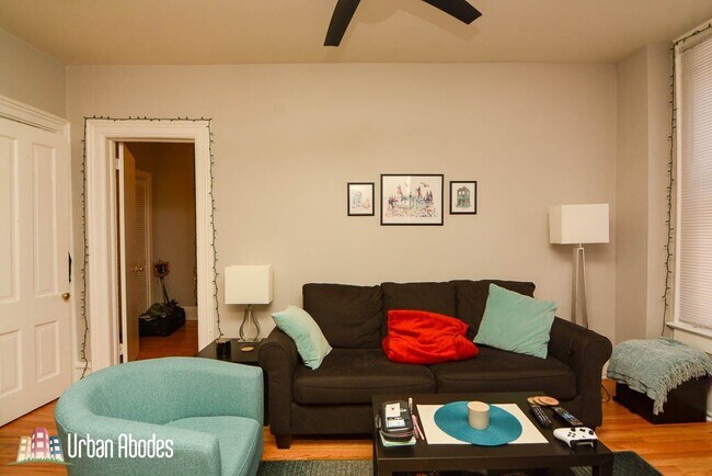 Building Photo - 2030 N Oakley Ave