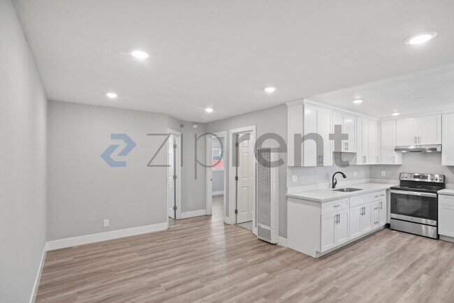 Building Photo - 26910 Manon Ave