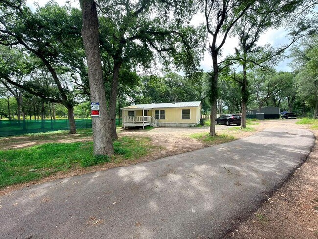 Building Photo - 8607 Burleson Manor Rd