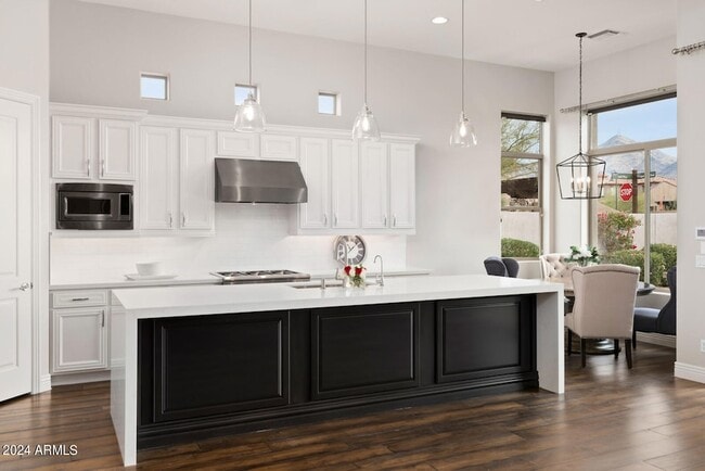 Building Photo - 9901 E Edgestone Dr