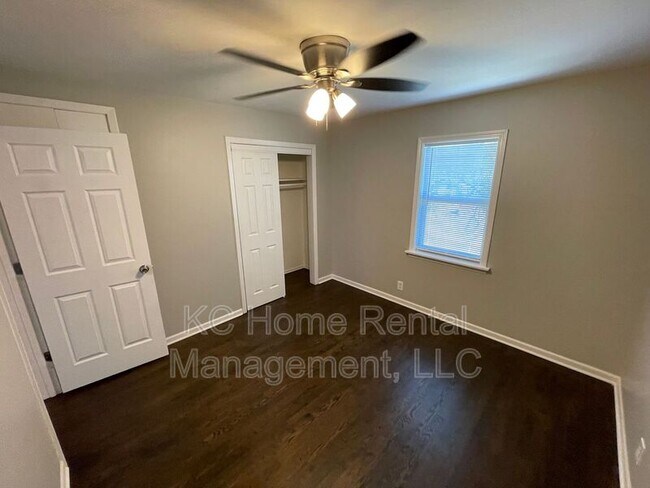 Building Photo - 706 NE Orchard Dr
