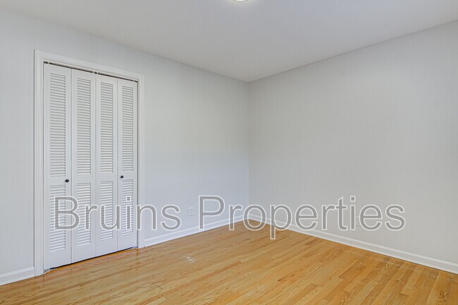 Building Photo - 805 Trenton St