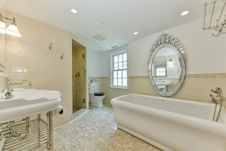 Building Photo - 7 Park Plz