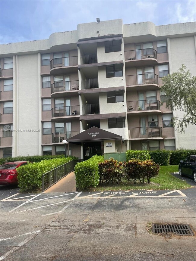 Building Photo - 2701 Riverside Dr