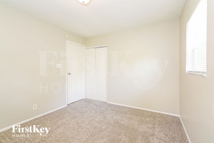 Building Photo - 3560 Bradford Dr